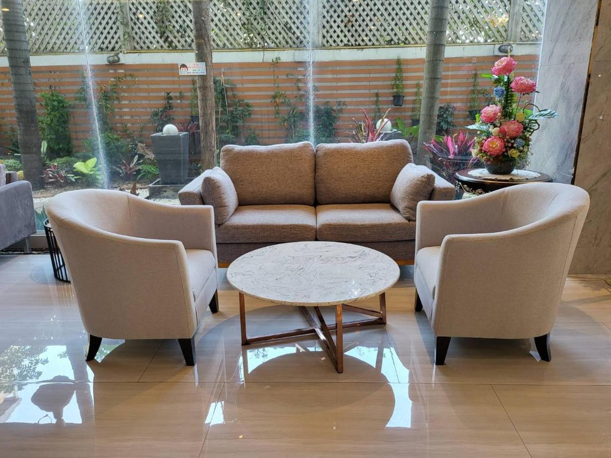 Three Seasons Bangkok Hotel Bagian luar foto
