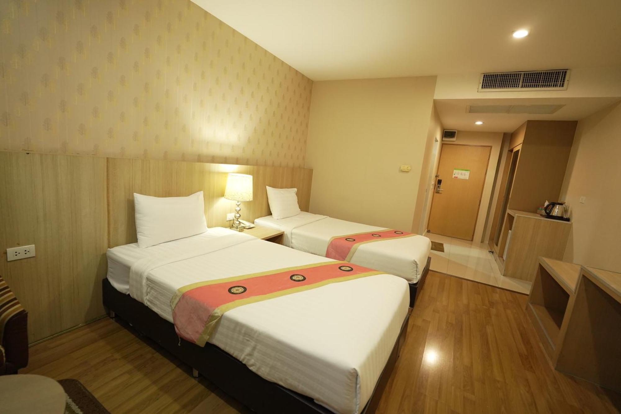 Three Seasons Bangkok Hotel Bagian luar foto