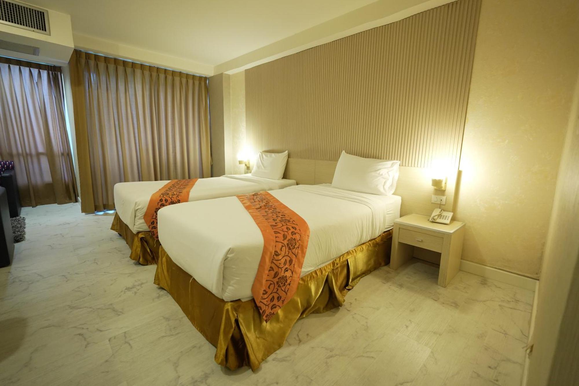 Three Seasons Bangkok Hotel Bagian luar foto