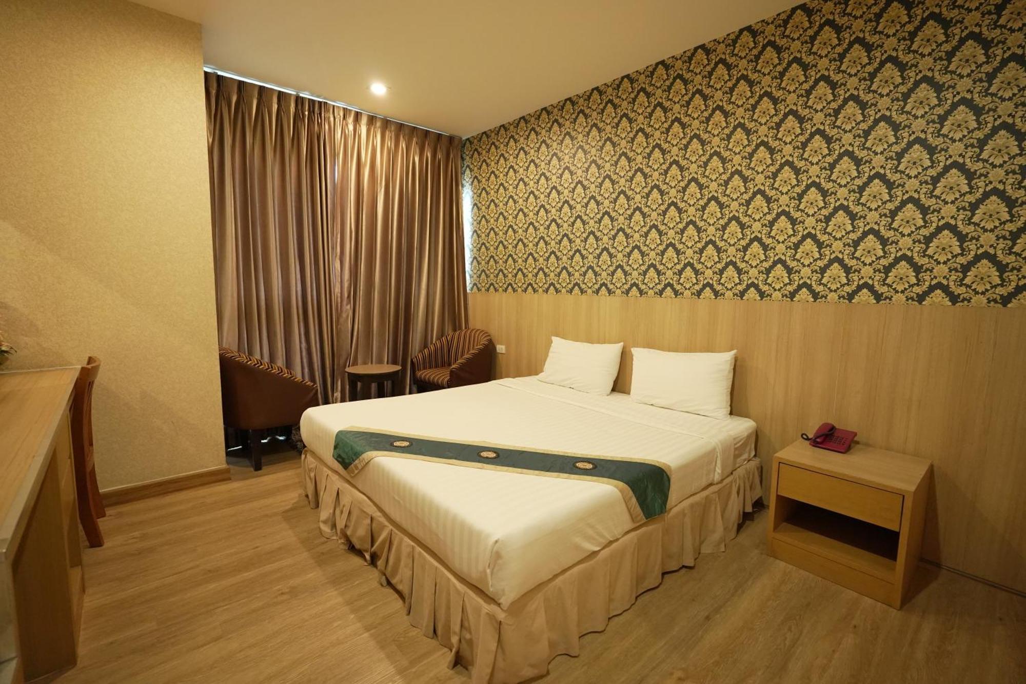 Three Seasons Bangkok Hotel Bagian luar foto