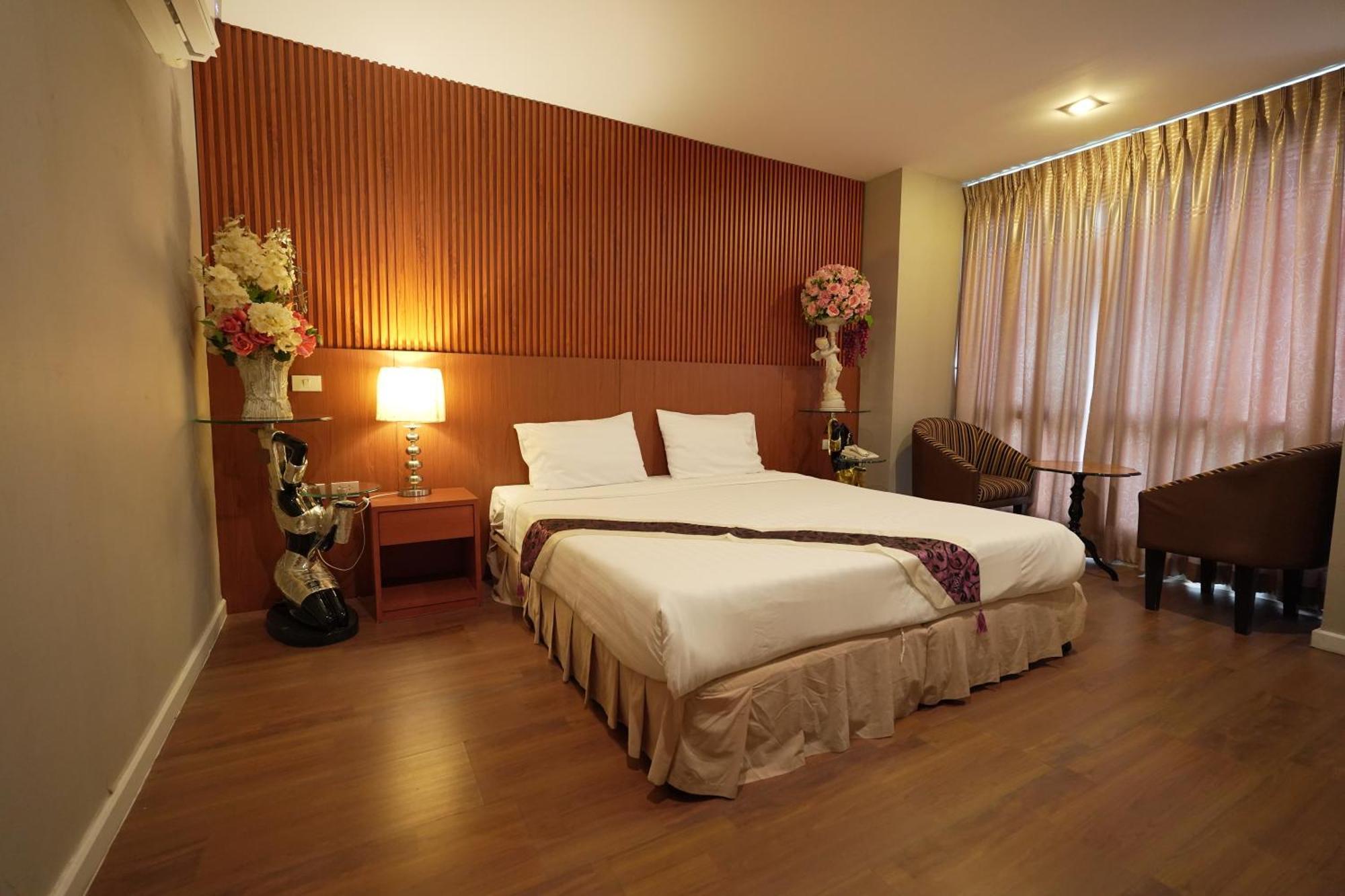 Three Seasons Bangkok Hotel Bagian luar foto