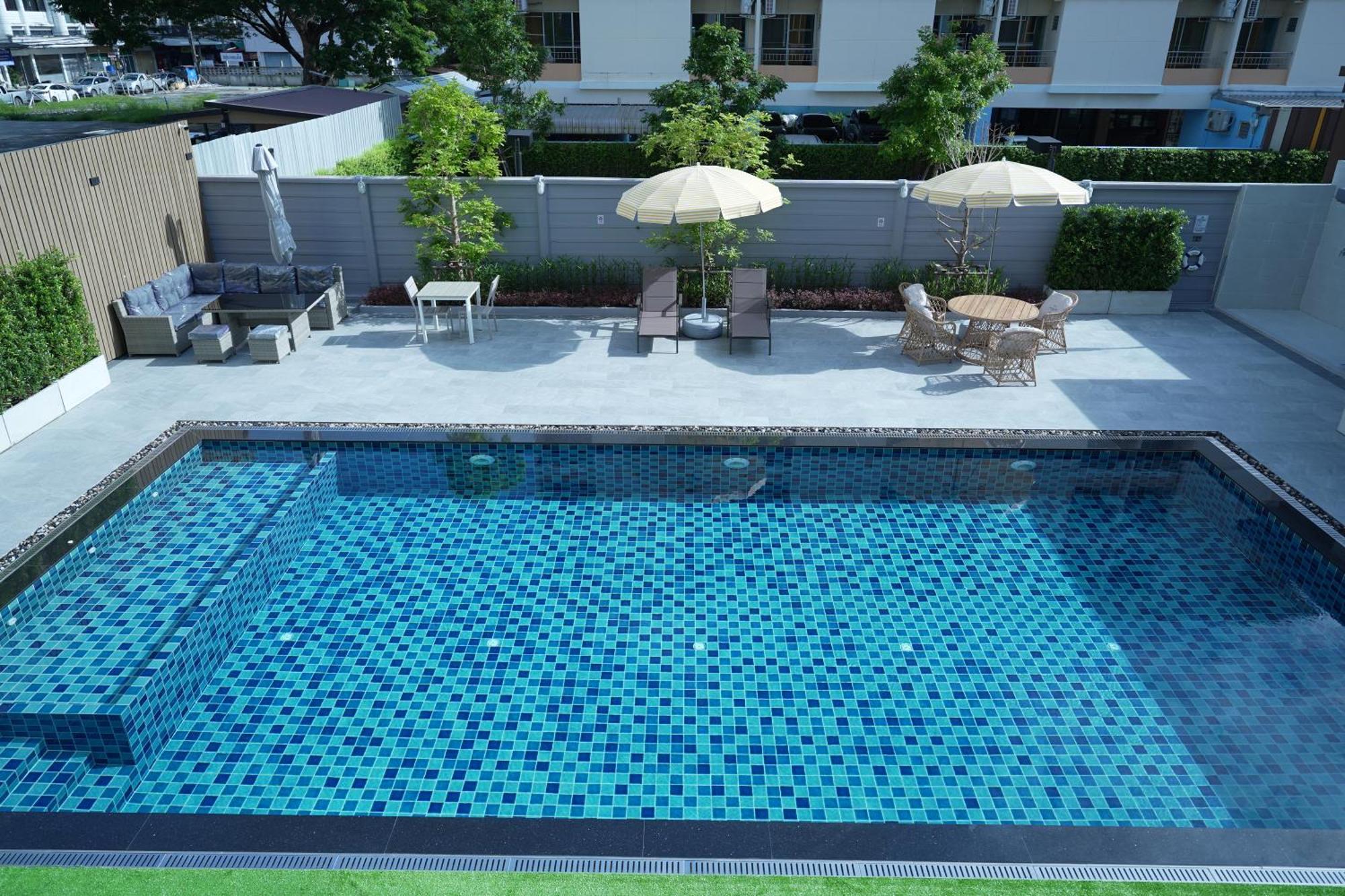 Three Seasons Bangkok Hotel Bagian luar foto