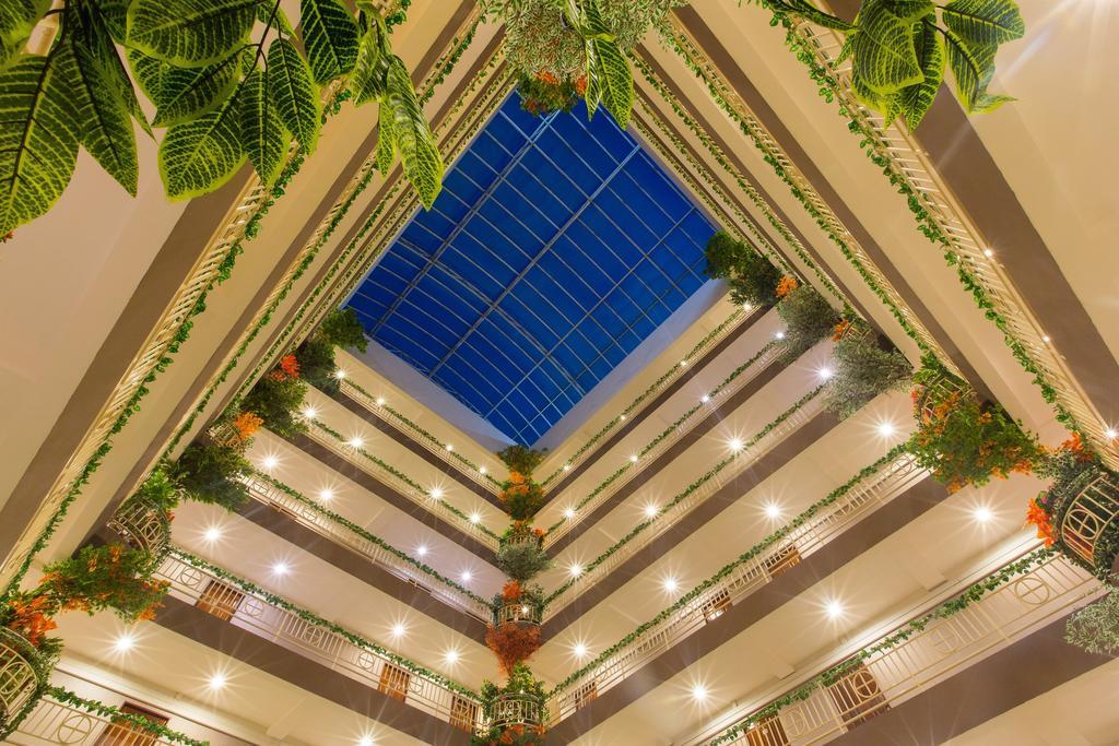 Three Seasons Bangkok Hotel Bagian luar foto