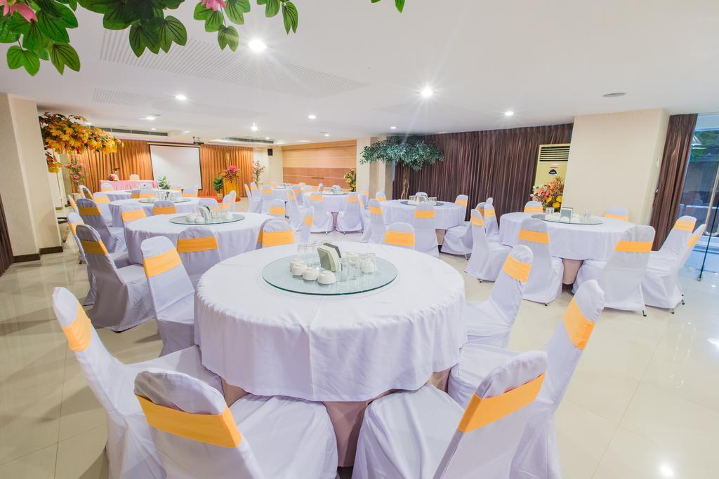 Three Seasons Bangkok Hotel Bagian luar foto