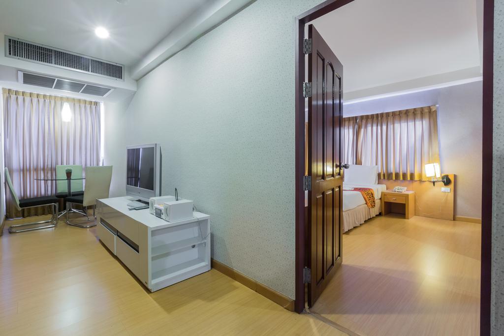 Three Seasons Bangkok Hotel Bagian luar foto