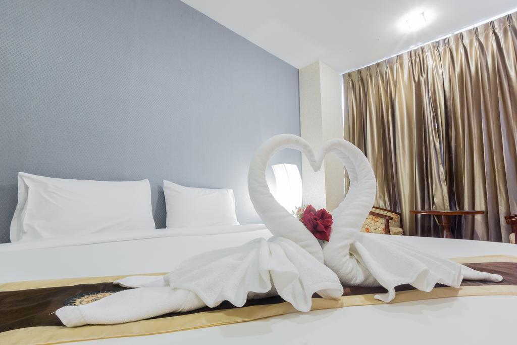 Three Seasons Bangkok Hotel Bagian luar foto