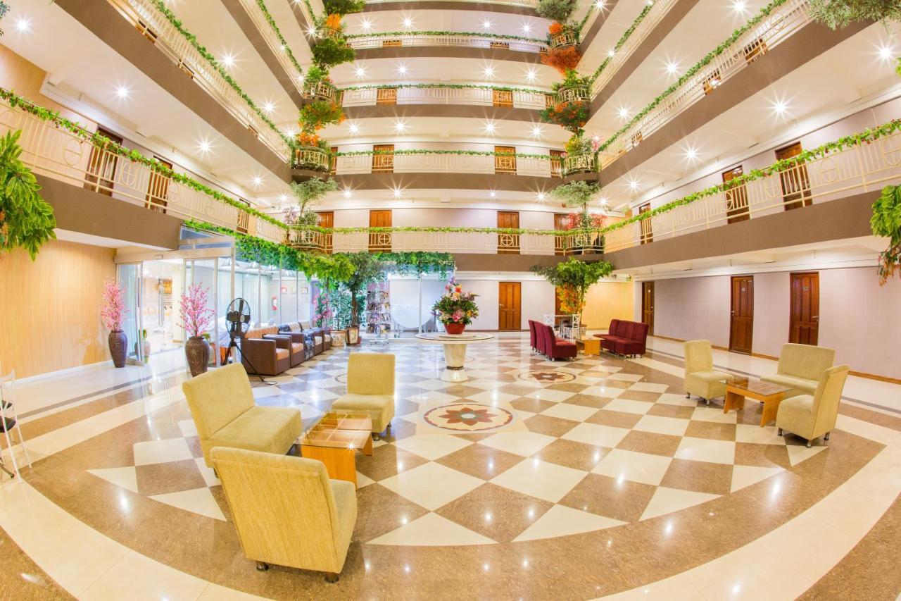 Three Seasons Bangkok Hotel Bagian luar foto
