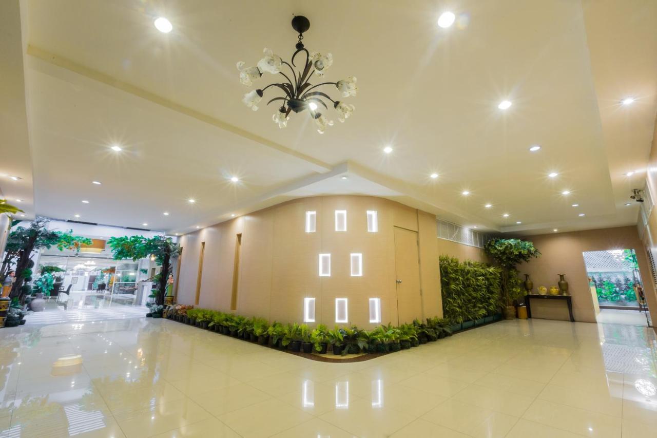 Three Seasons Bangkok Hotel Bagian luar foto