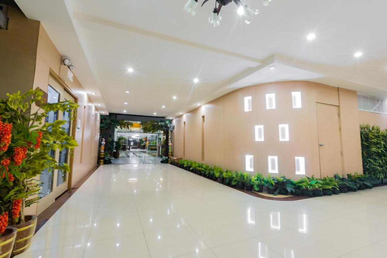 Three Seasons Bangkok Hotel Bagian luar foto