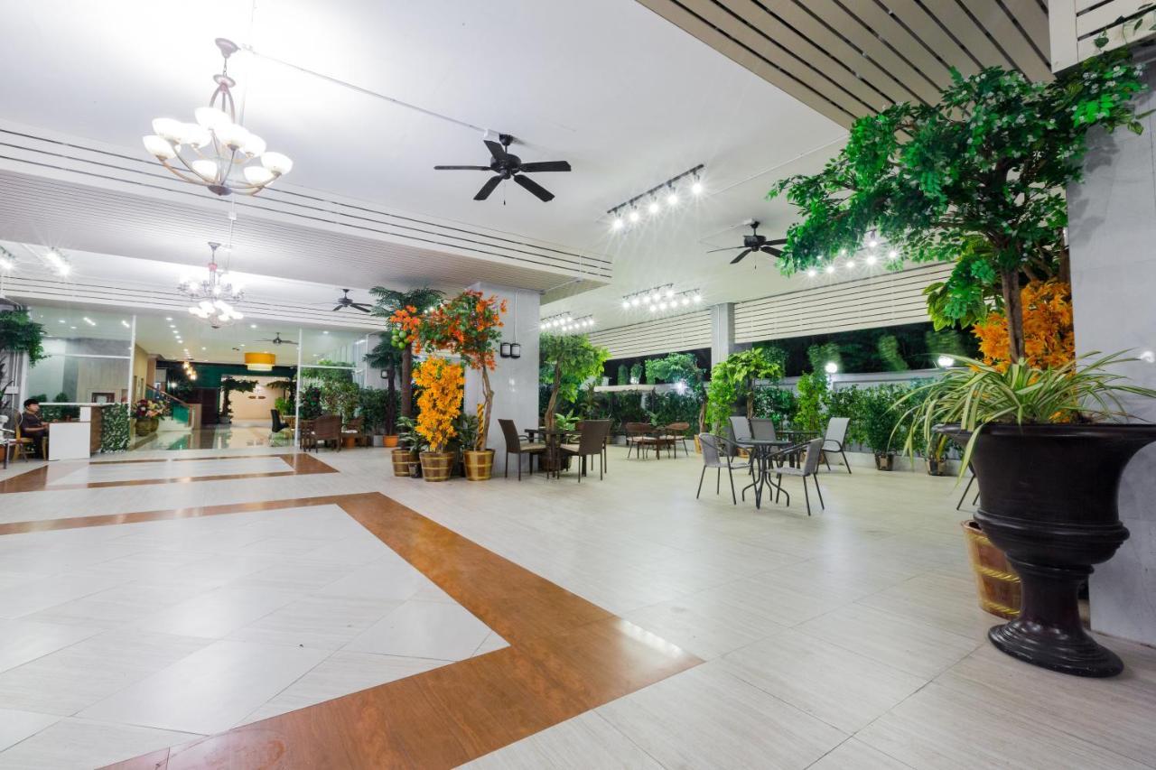 Three Seasons Bangkok Hotel Bagian luar foto